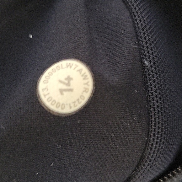 Lululemon Women's Navy Workout Shorts - Picture 5 of 5